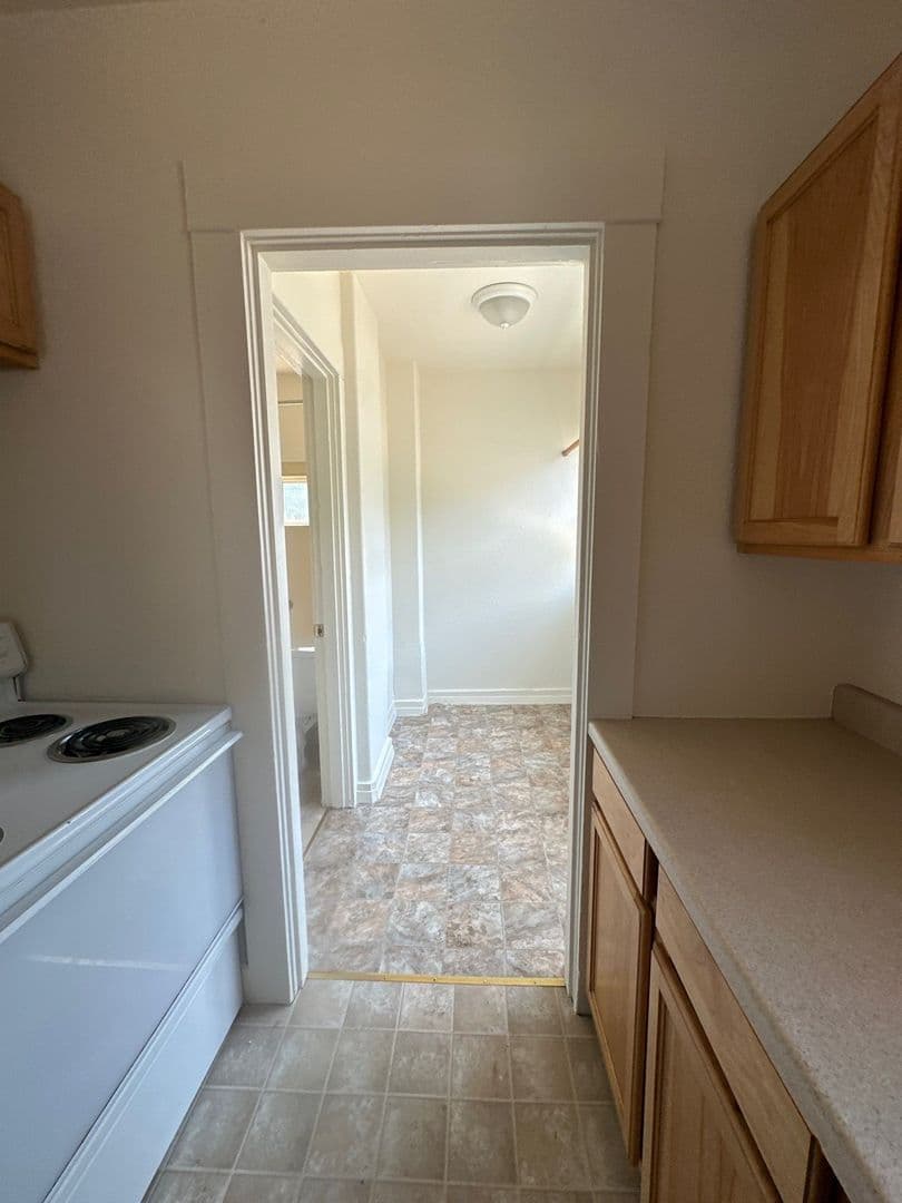 Klamath Falls Apartment: 1513 Oregon Ave