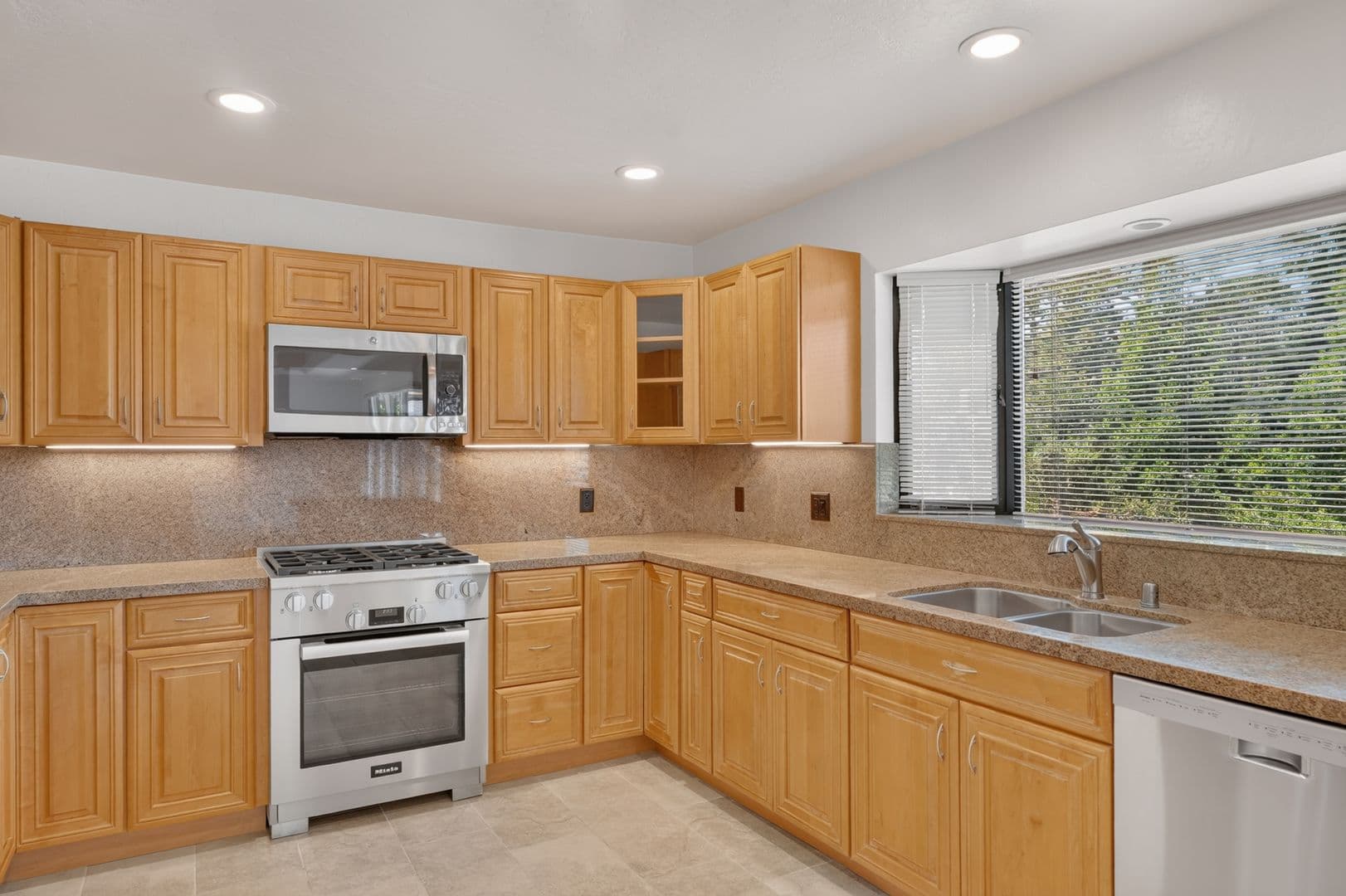 Carmel Condo: 79 Del Mesa Carmel