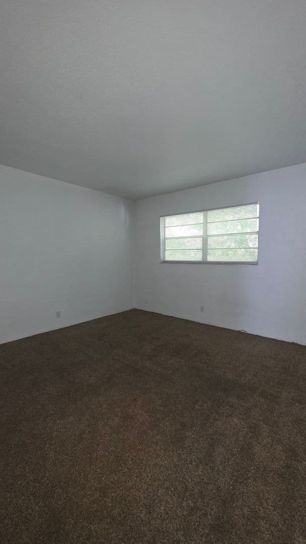 Daytona Beach Apartment: 1140 S. Ridgewood Ave