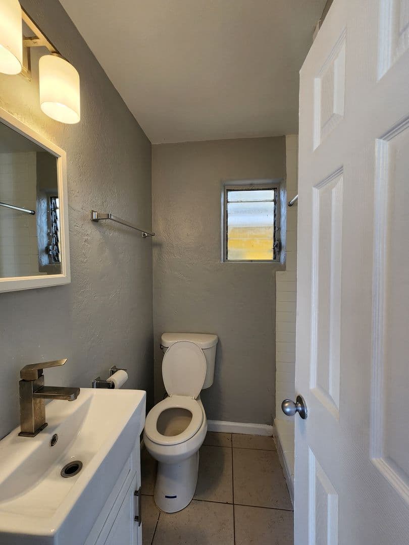 Daytona Beach Apartment: 317 Country Club Oval #6