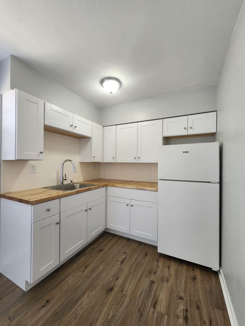 Daytona Beach Apartment: 315 Country Club Oval #6