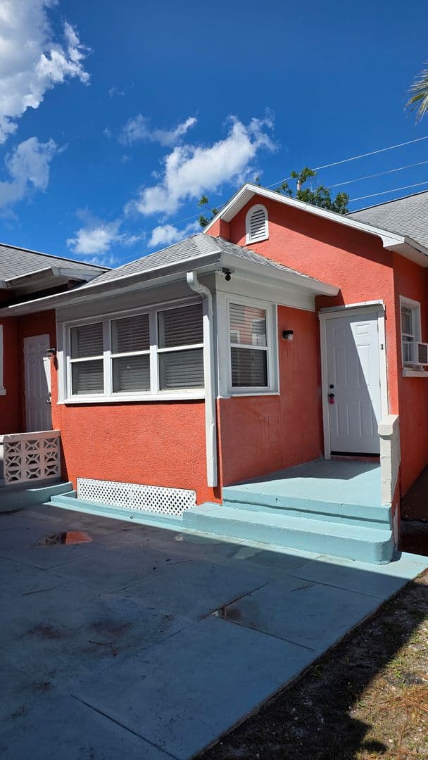 Daytona Beach Apartment: 1208 S Ridgewood Ave #1