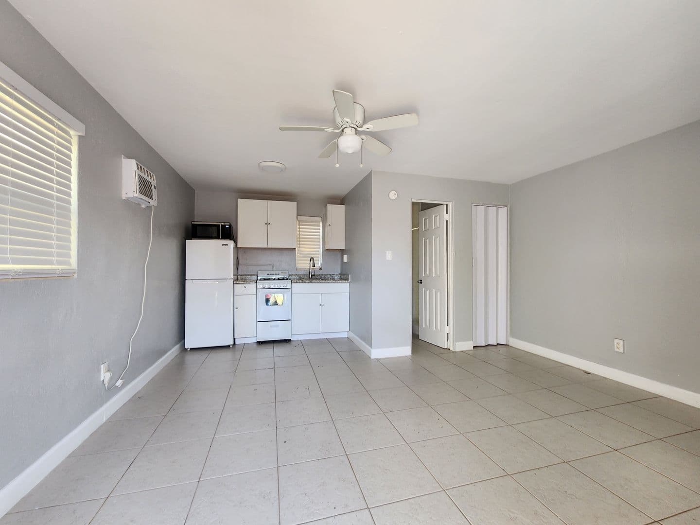 Daytona Beach Apartment: 317 Country Club Oval #6