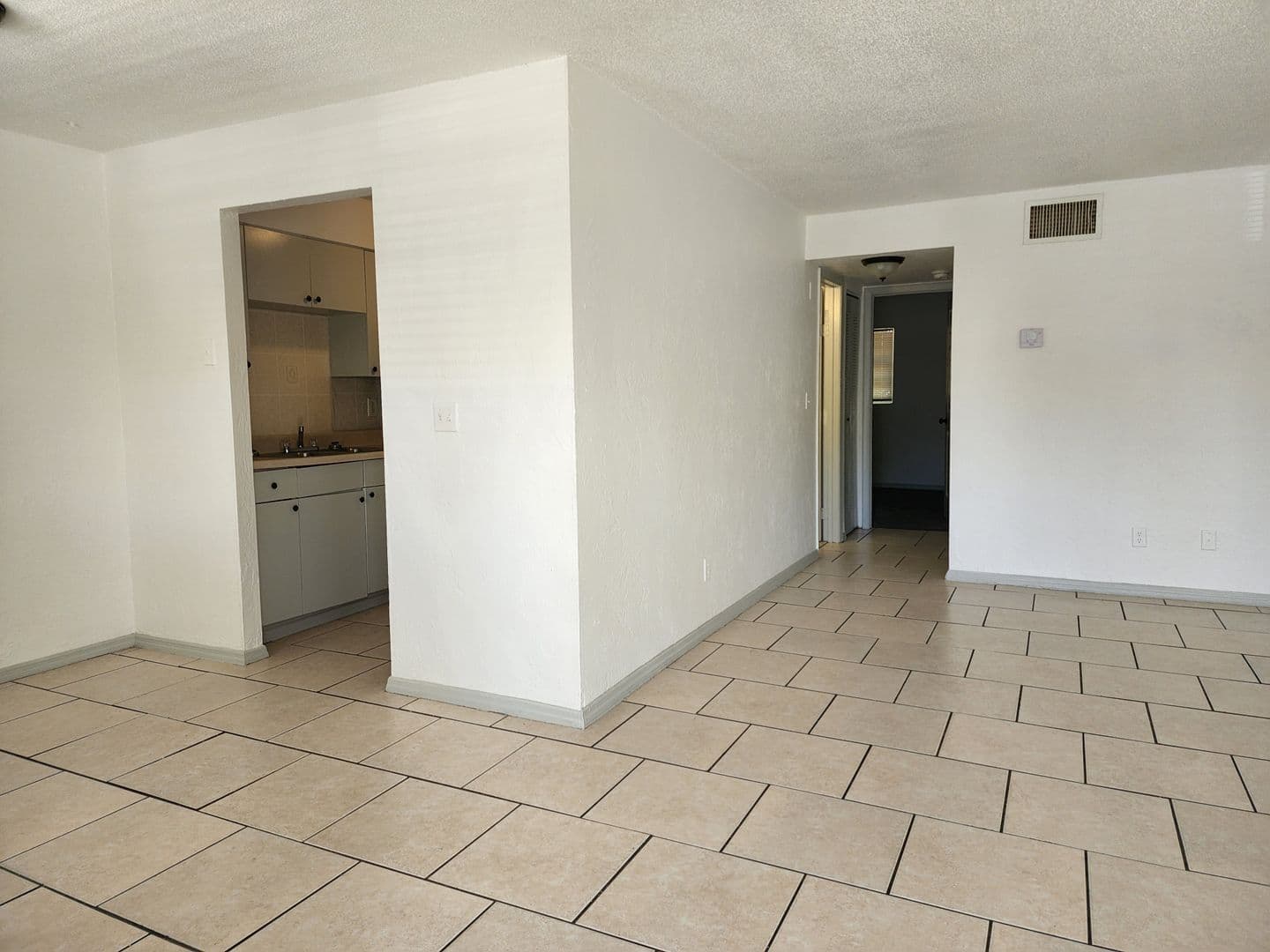 South Daytona Apartment: 1835-1841 S Segrave St.