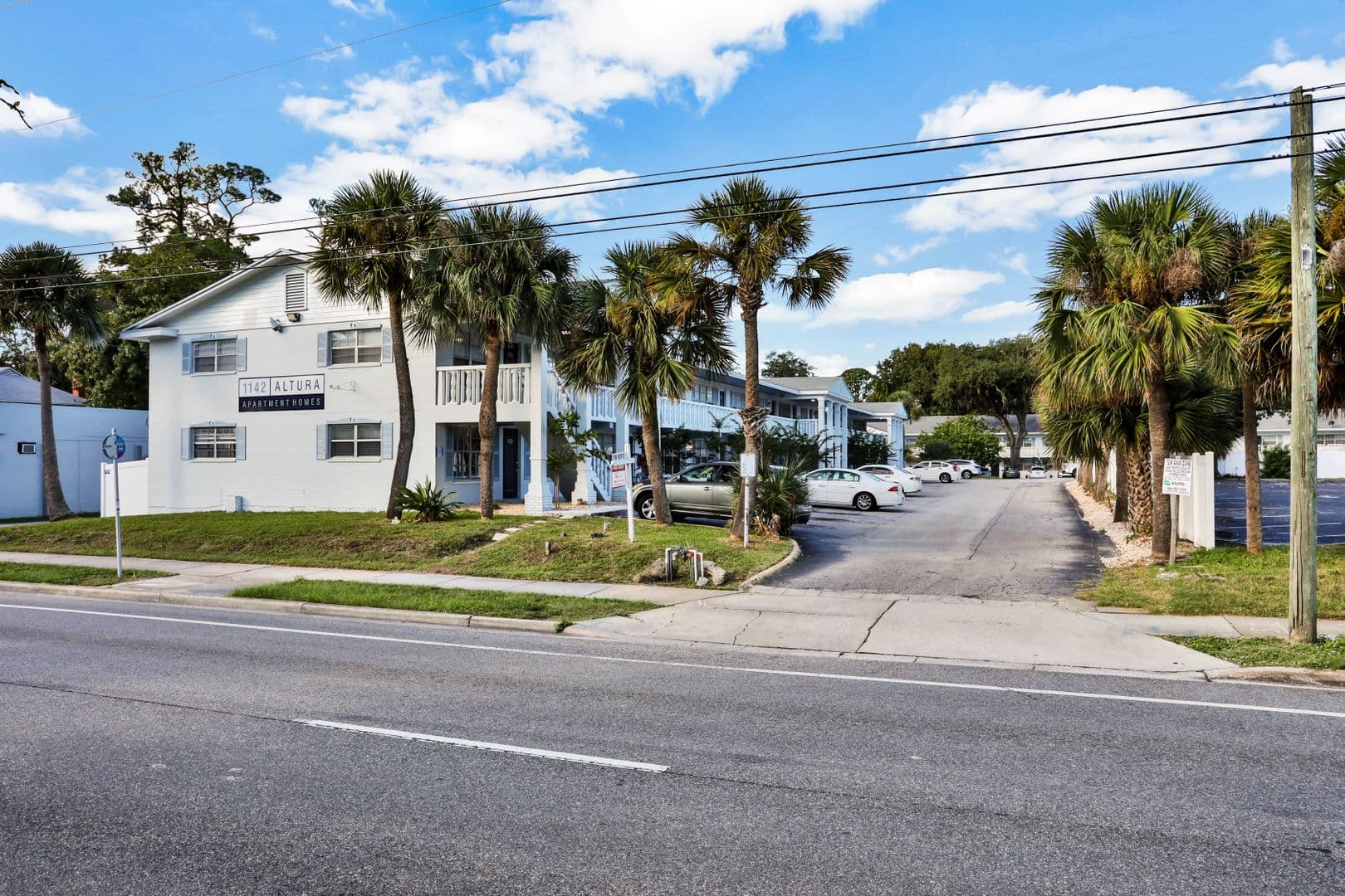 Daytona Beach Apartment: 1140 S. Ridgewood Ave