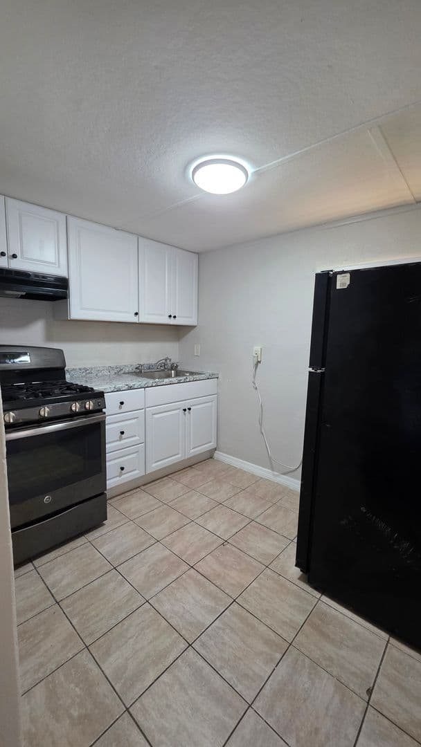 Daytona Beach Apartment: 1214 S Ridgewood Ave #5