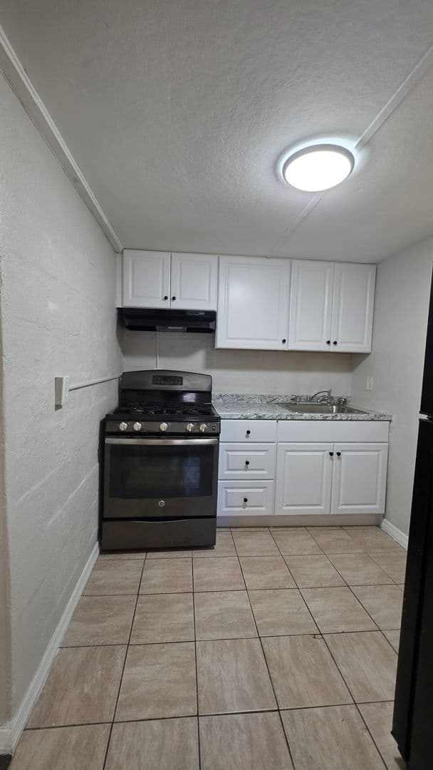Daytona Beach Apartment: 1214 S Ridgewood Ave #5
