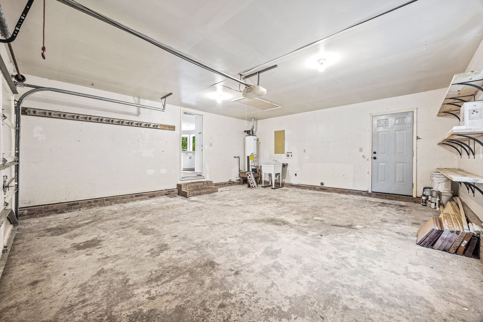 Charlote House: 612 Grays Creek