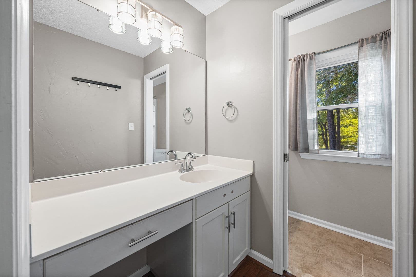 Charlote House: 612 Grays Creek