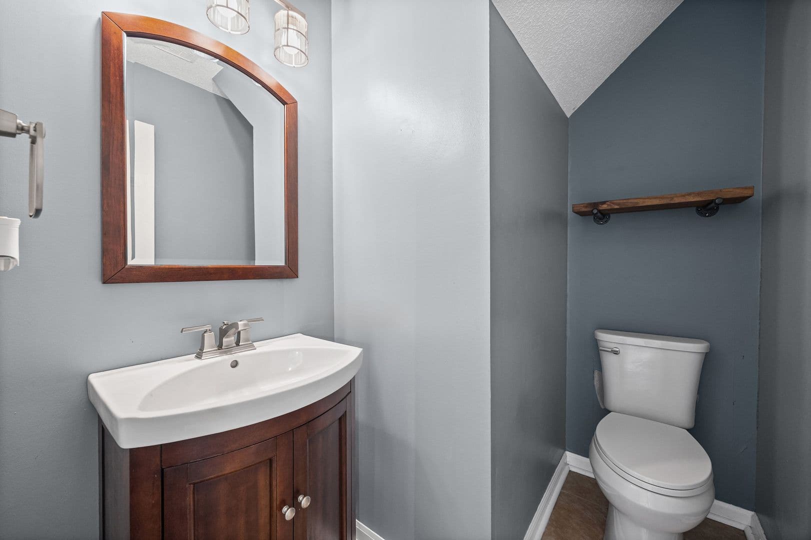 Charlote House: 612 Grays Creek
