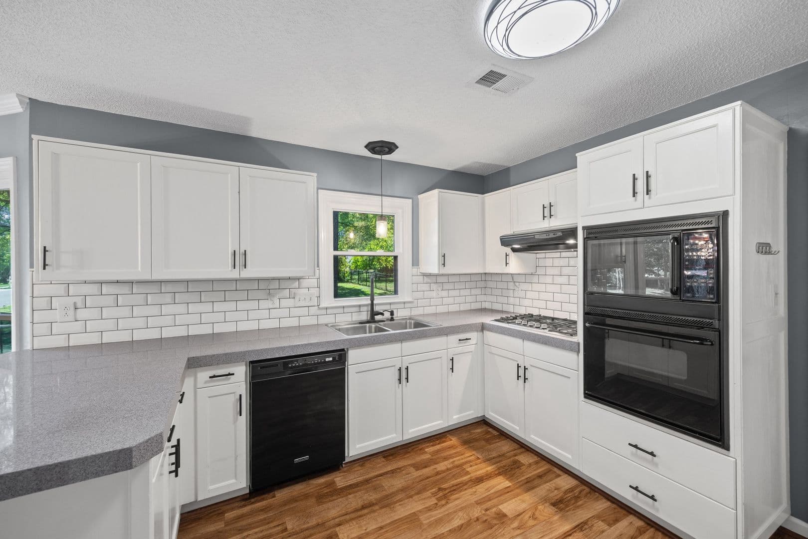 Charlote House: 612 Grays Creek