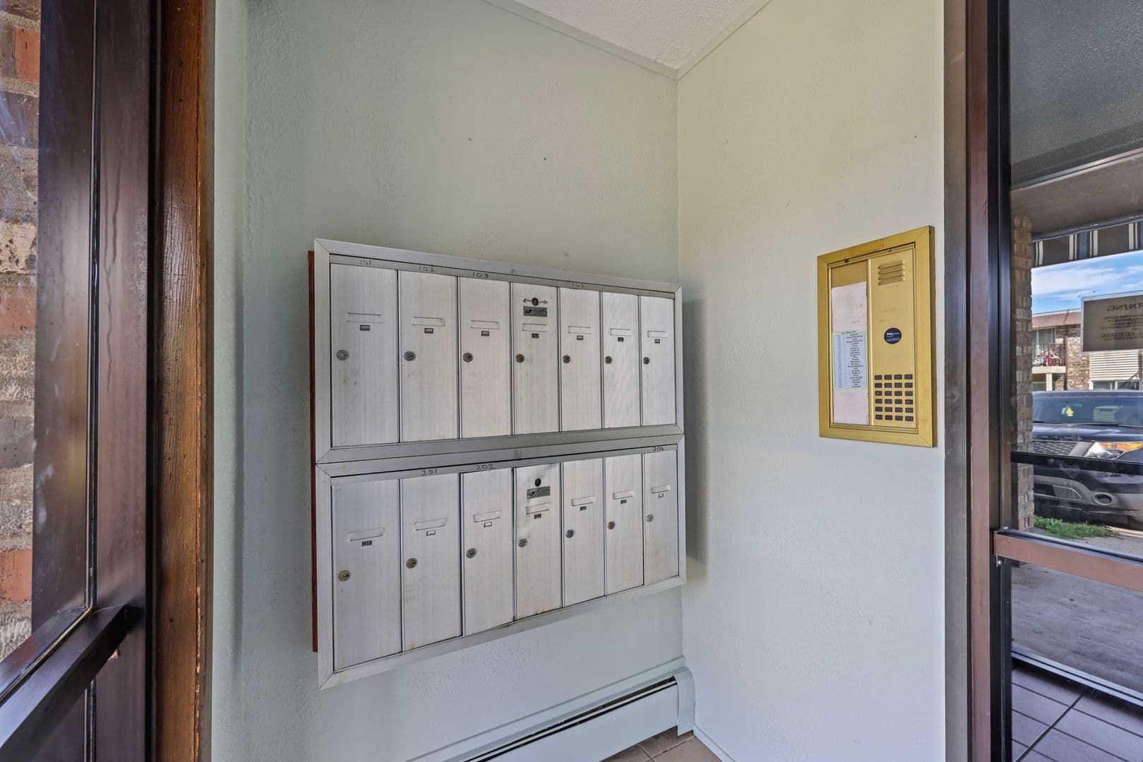 St. Paul Apartment: 1935 Wilson Ave