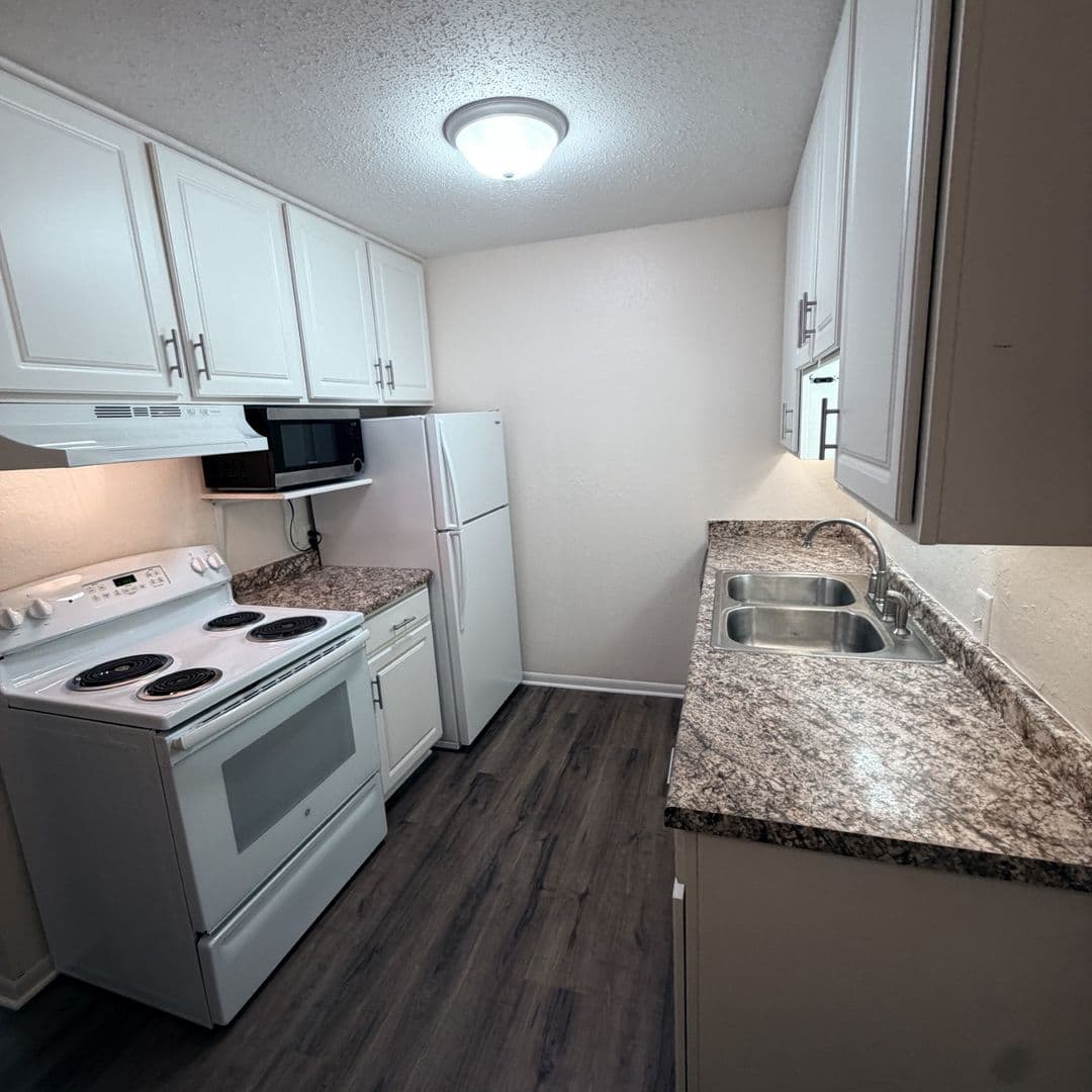 New Brighton Apartment: 2311 26th Avenue NW