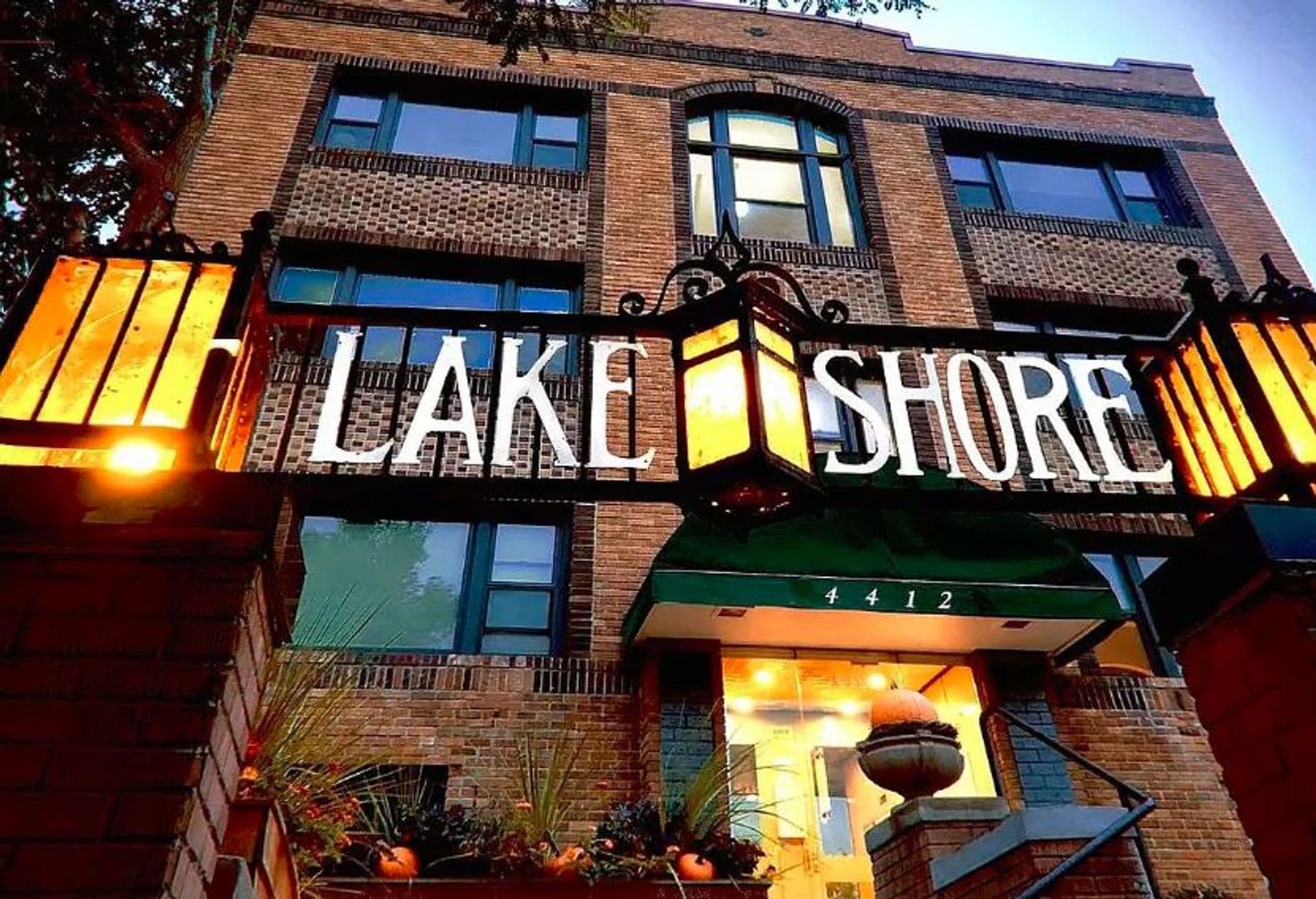 Minneapolis Apartment: 4412 W Lake Harriet Pkwy