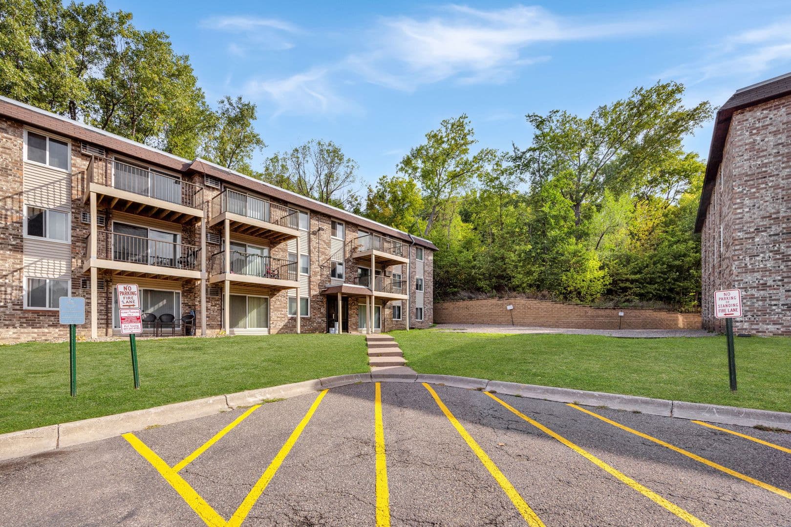 St. Paul Apartment: 1935 Wilson Ave