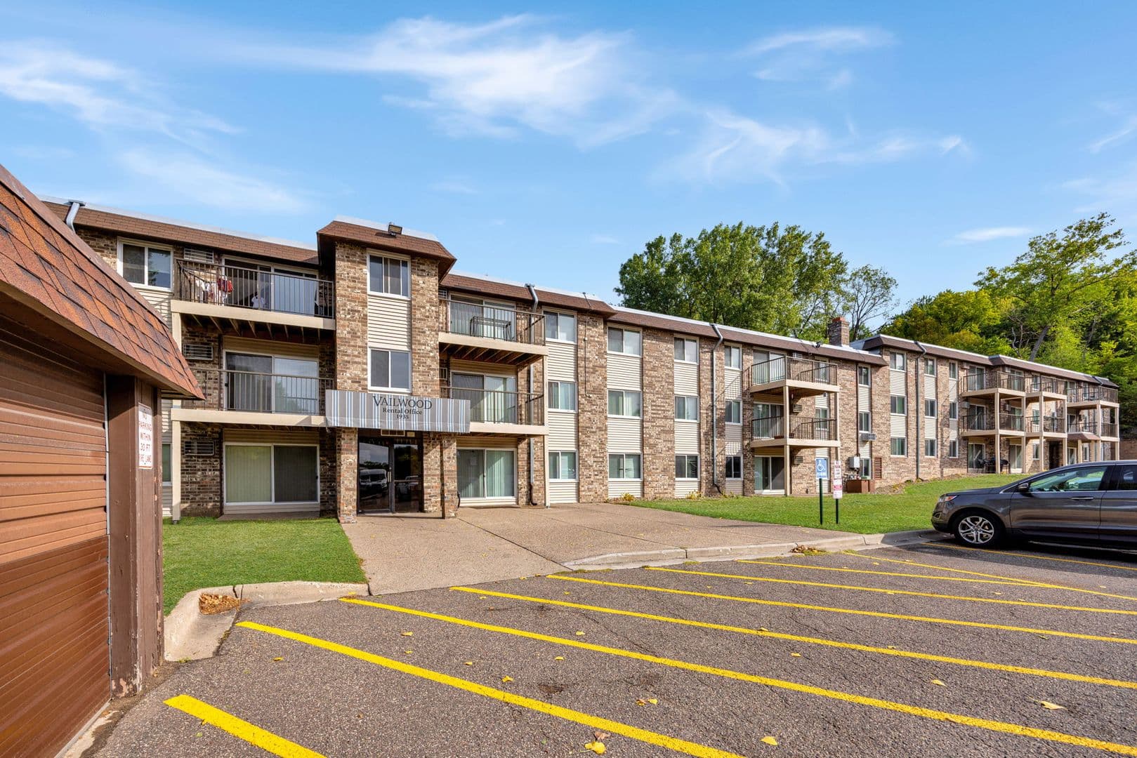 St. Paul Apartment: 1935 Wilson Ave
