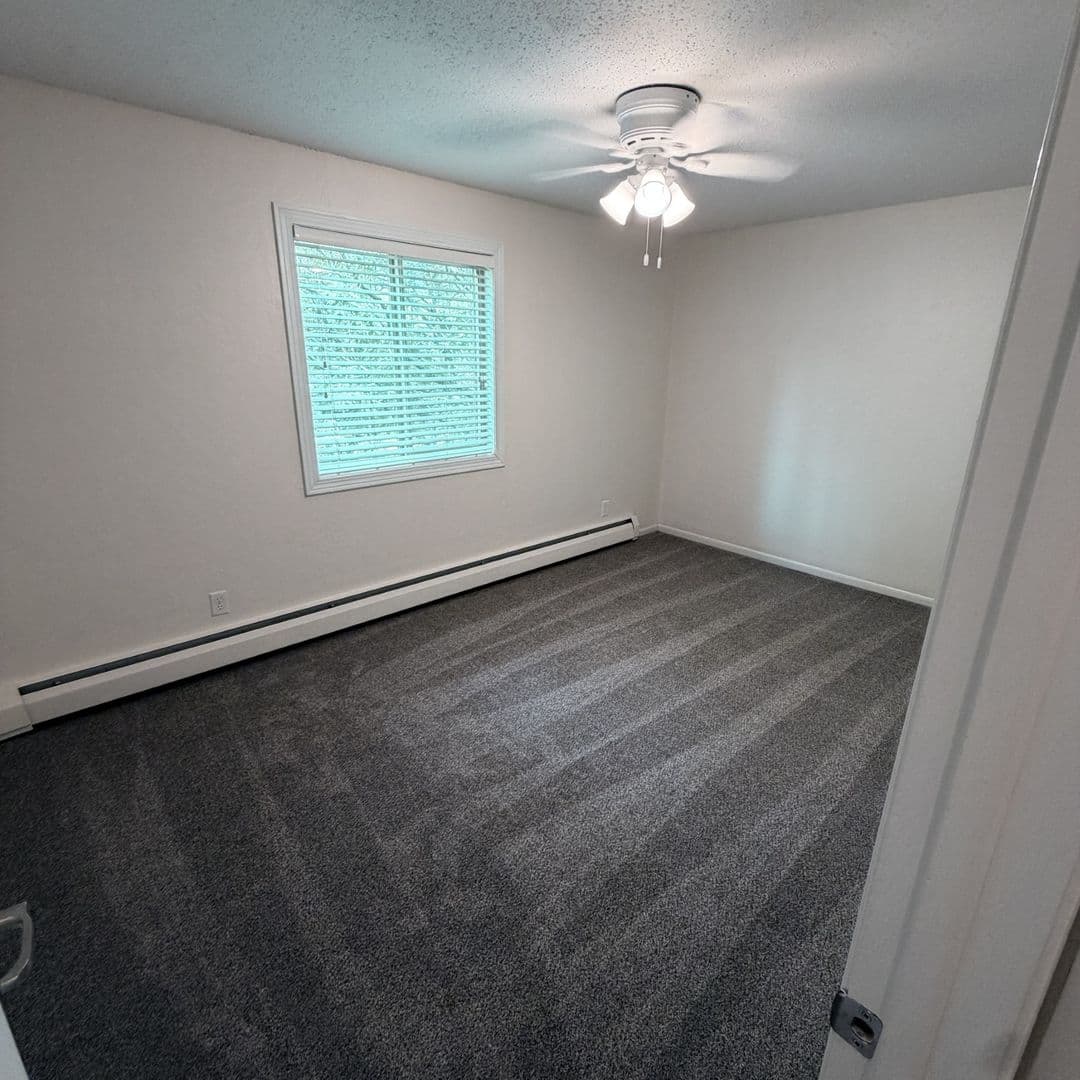 New Brighton Apartment: 2311 26th Avenue NW