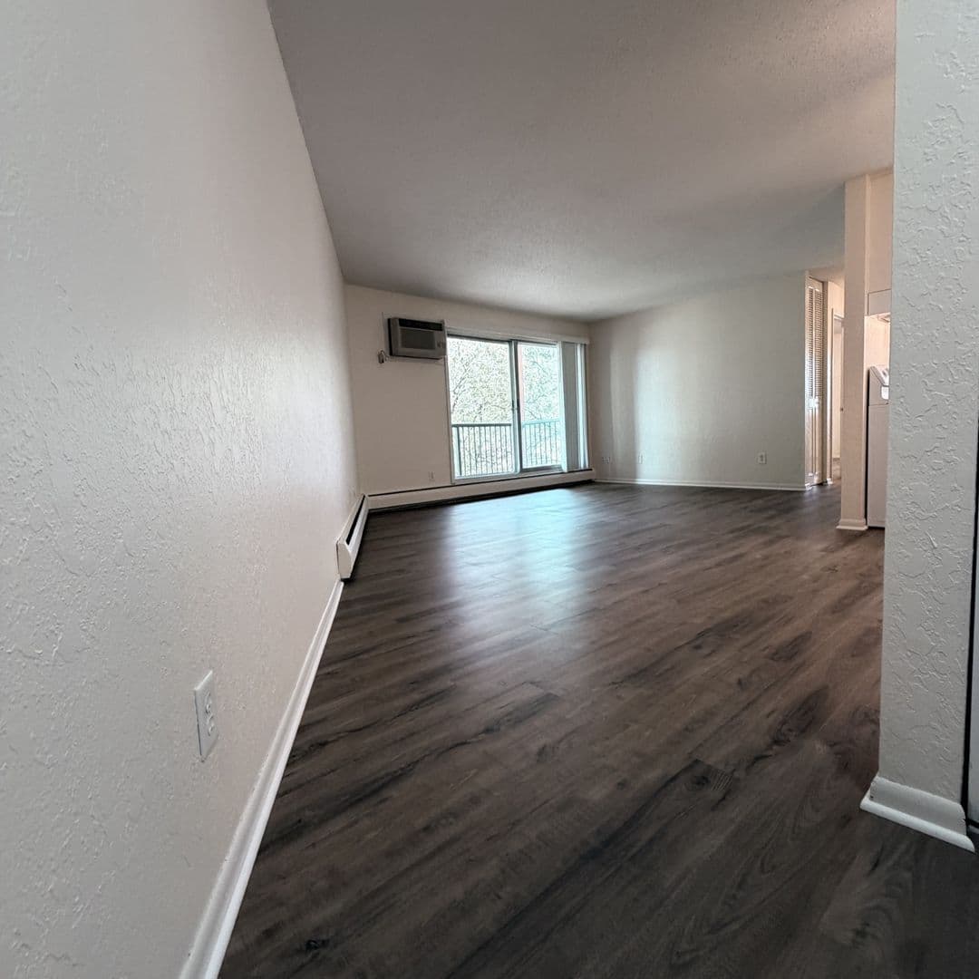 New Brighton Apartment: 2311 26th Avenue NW