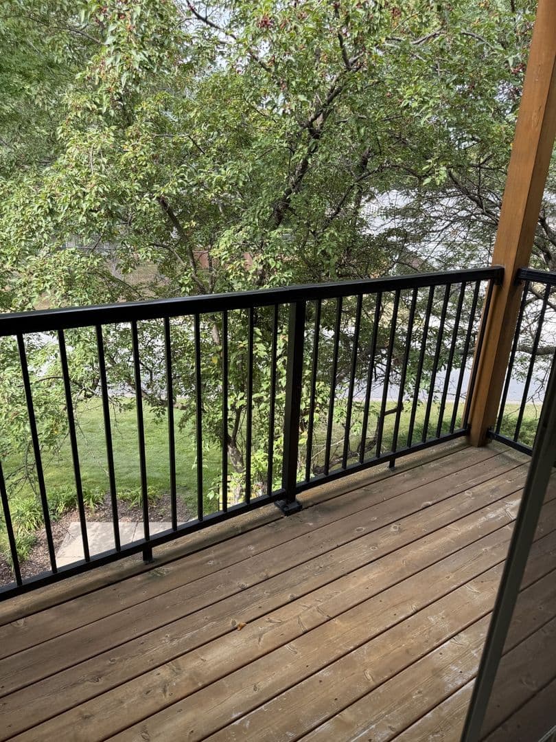 New Brighton Apartment: 2311 26th Avenue NW