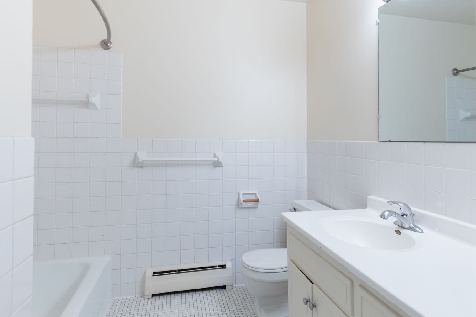 West St Paul Apartment: 1075 Waterloo Ave