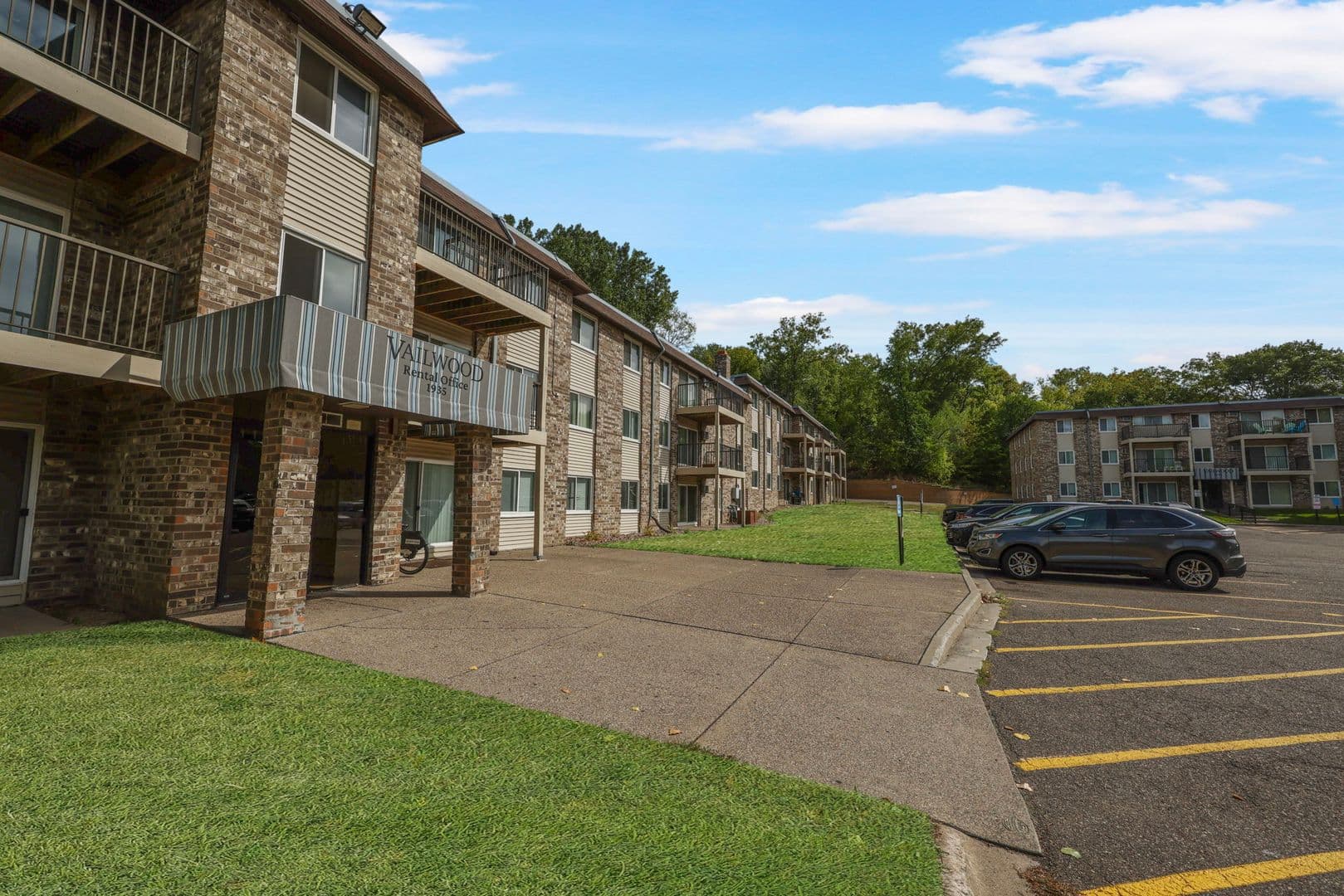 St. Paul Apartment: 1935 Wilson Ave