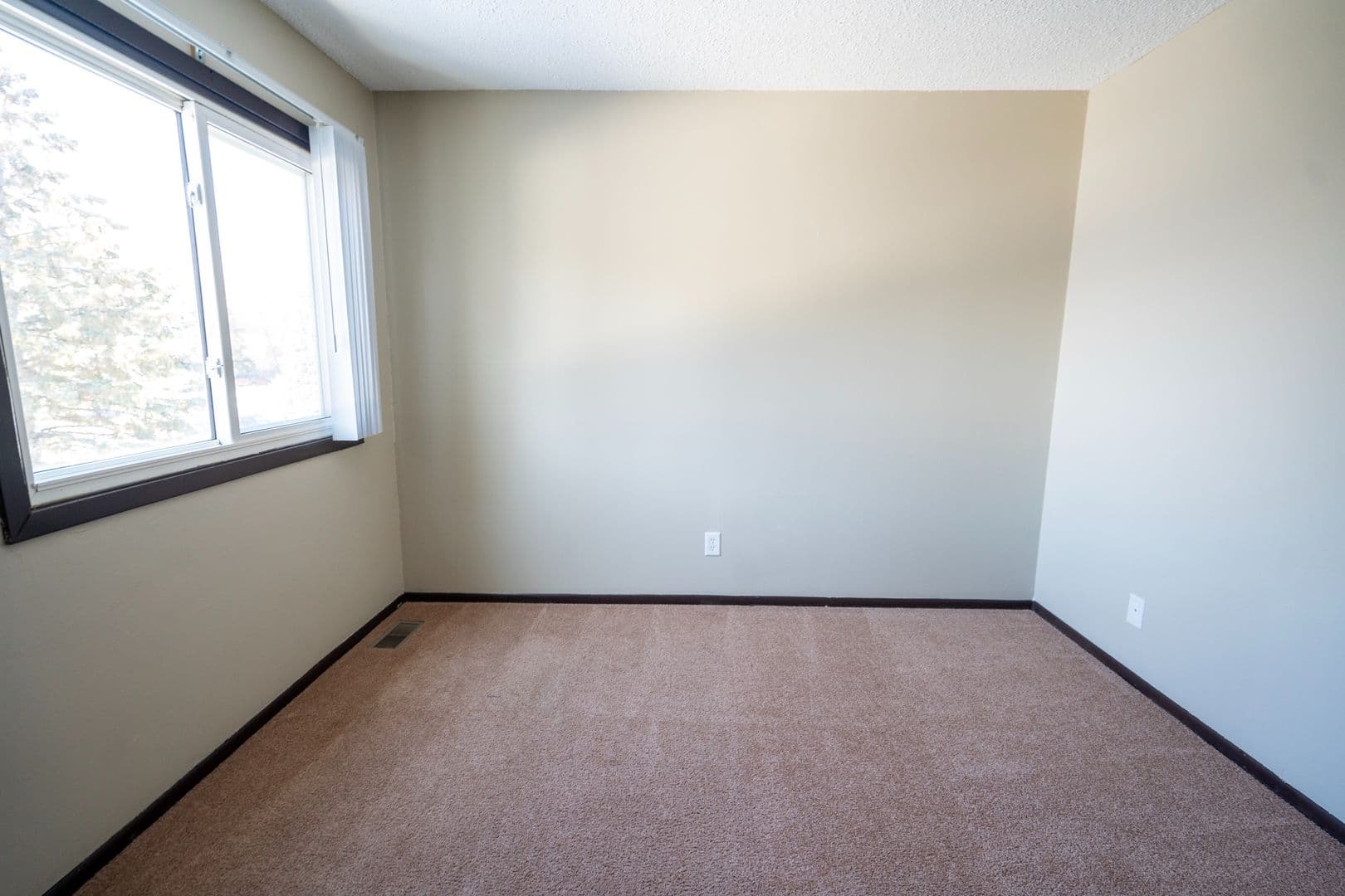 Coon Rapids Townhome: Crooked Lake Blvd