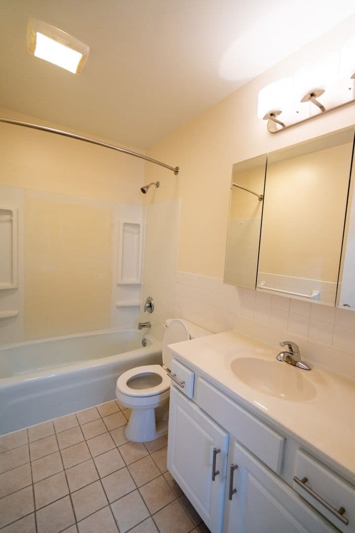 New Brighton Apartment: 2311 26th Avenue NW