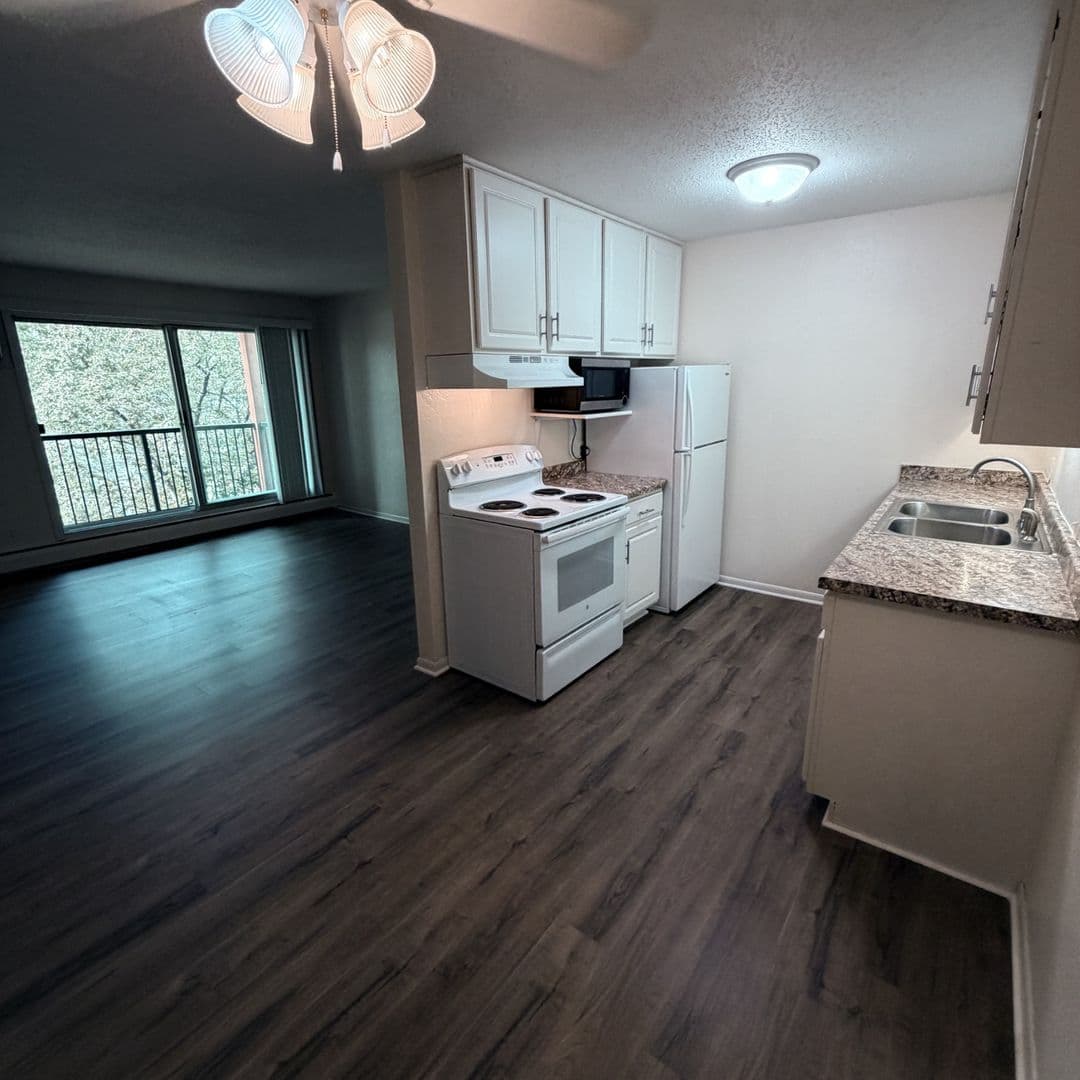 New Brighton Apartment: 2311 26th Avenue NW