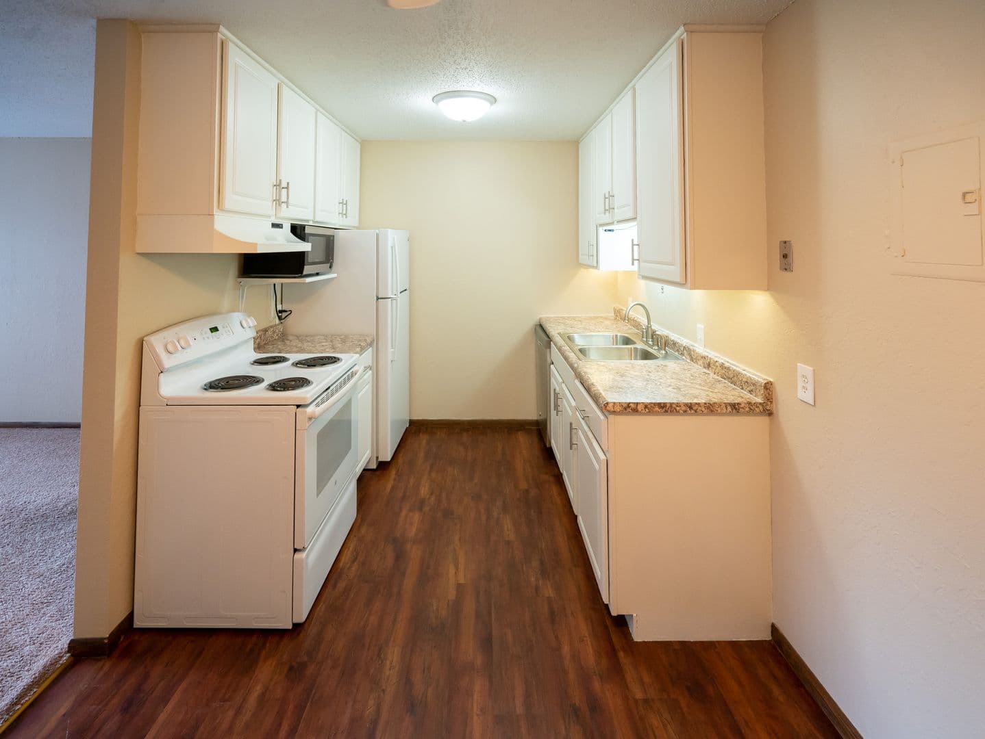 New Brighton Apartment: 2311 26th Avenue NW