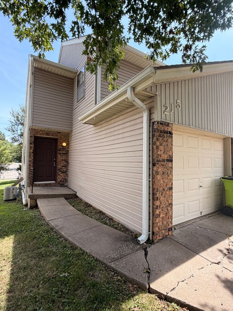 Lee's Summit Apartment: 215 Northeast Timbercreek Drive