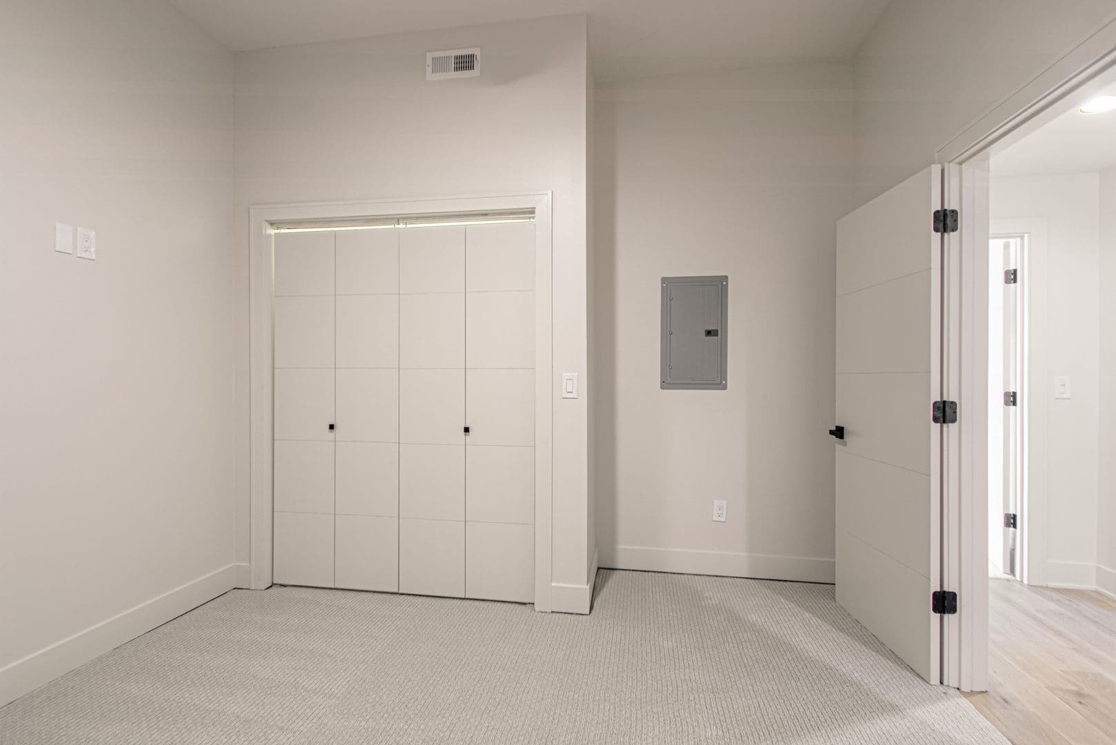Kansas City Apartment: 200 West Gregory Boulevard