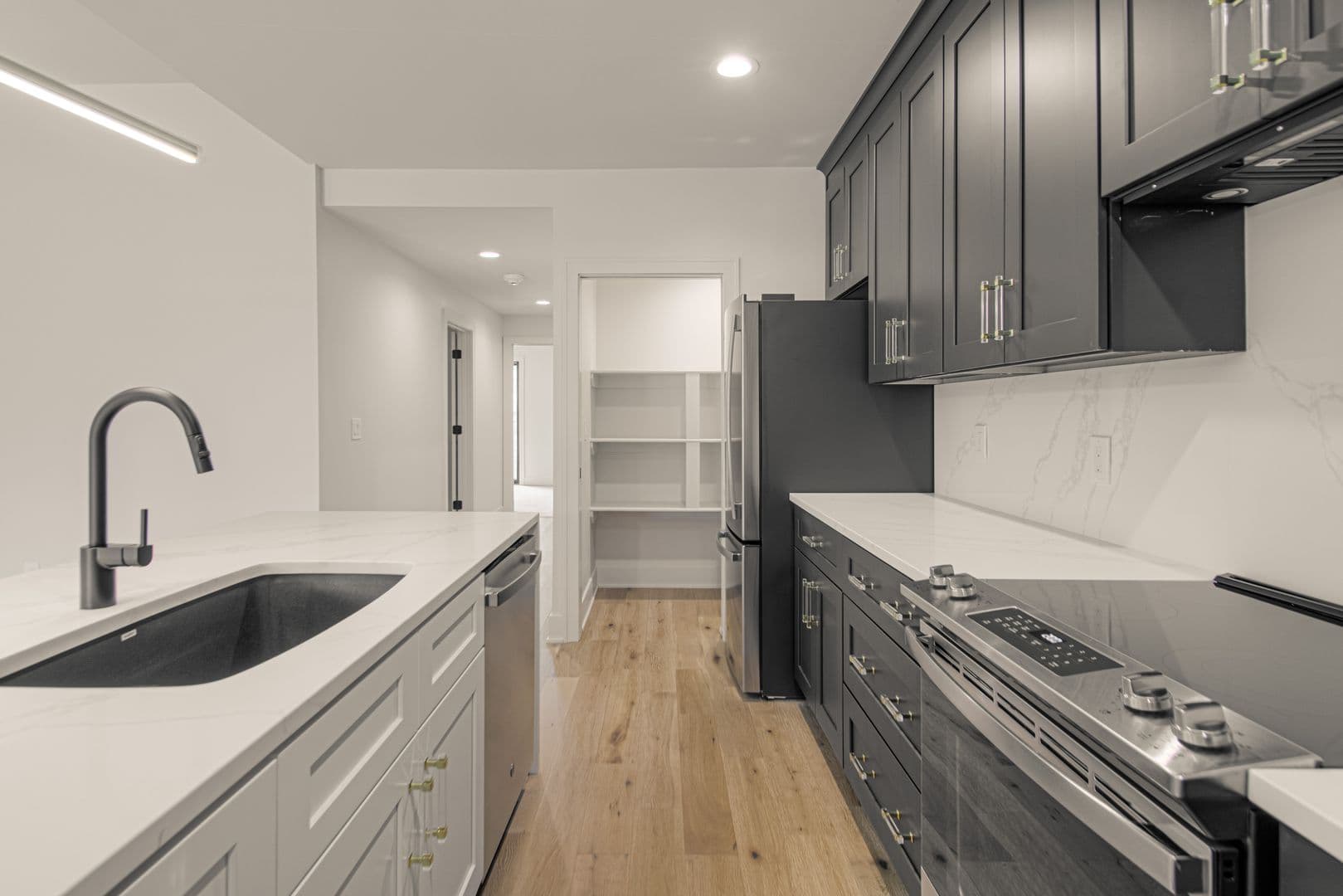 Kansas City Apartment: 200 West Gregory Boulevard