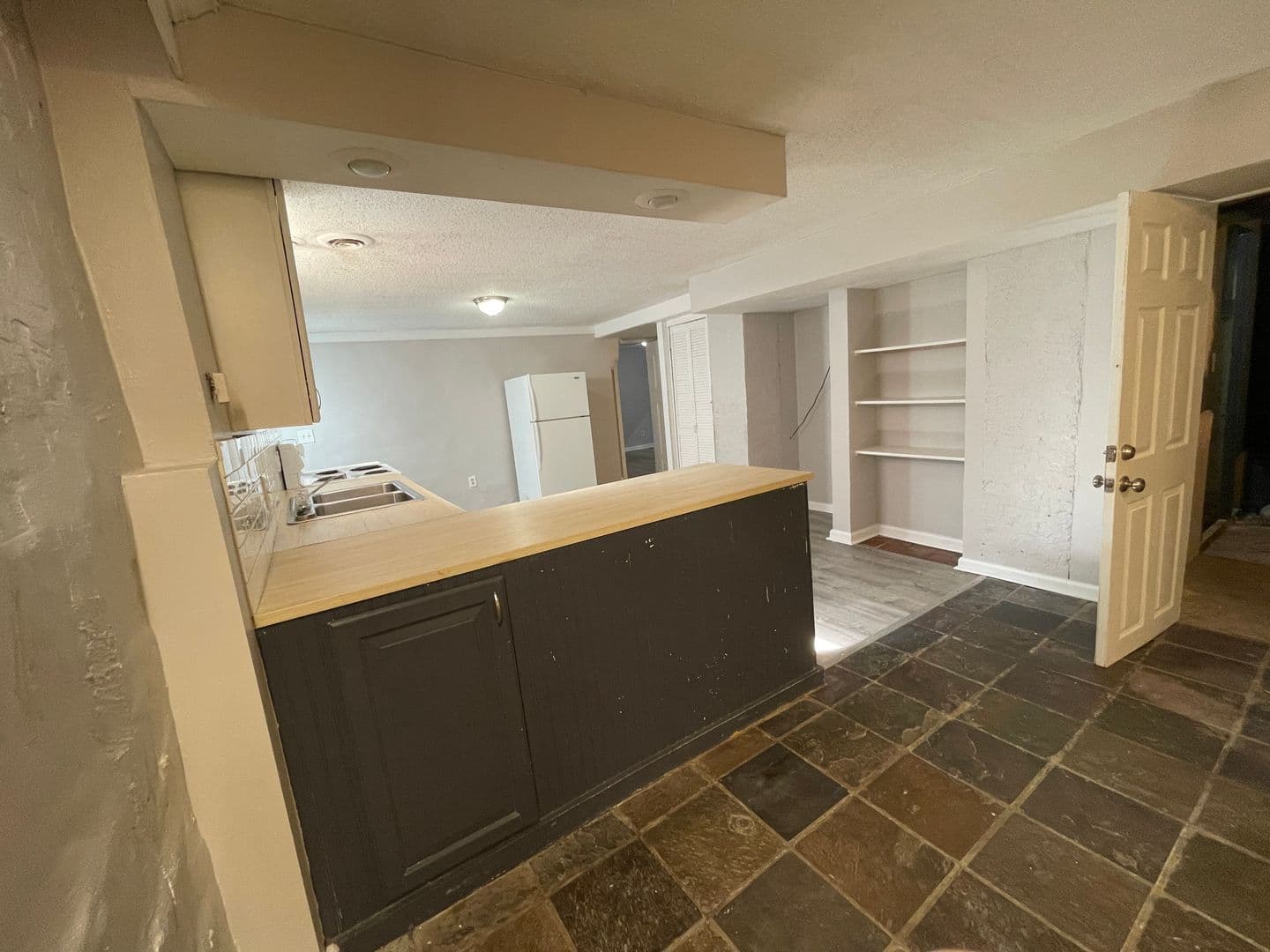 Kansas City Apartment: 3830 Warwick Blvd. Basement