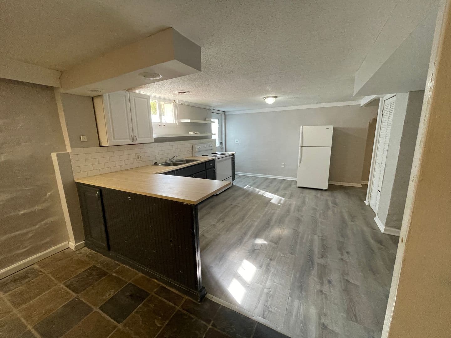 Kansas City Apartment: 3830 Warwick Blvd. Basement