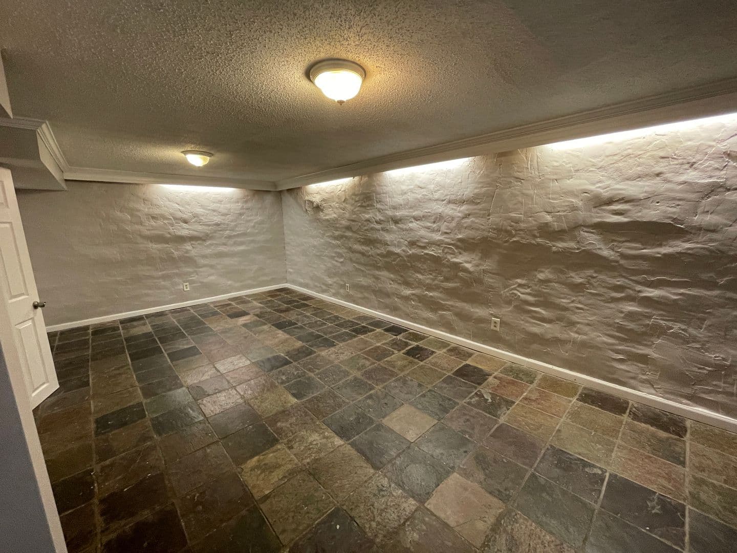 Kansas City Apartment: 3830 Warwick Blvd. Basement