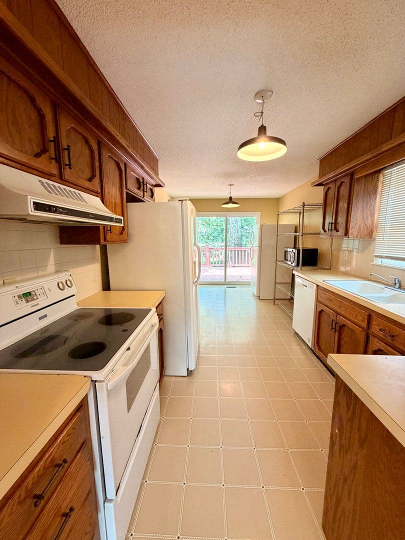 Roeland Park House: 4726 Delmar Street