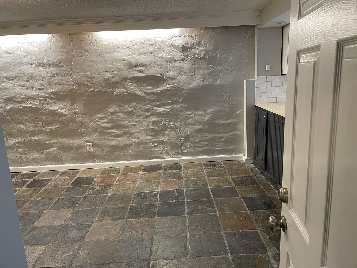 Kansas City Apartment: 3830 Warwick Blvd. Basement