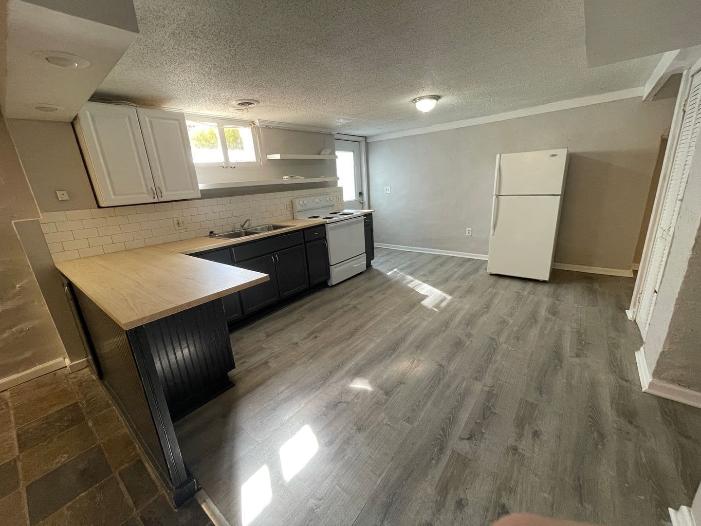 Kansas City Apartment: 3830 Warwick Blvd. Basement