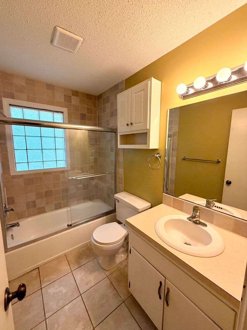 Roeland Park House: 4726 Delmar Street