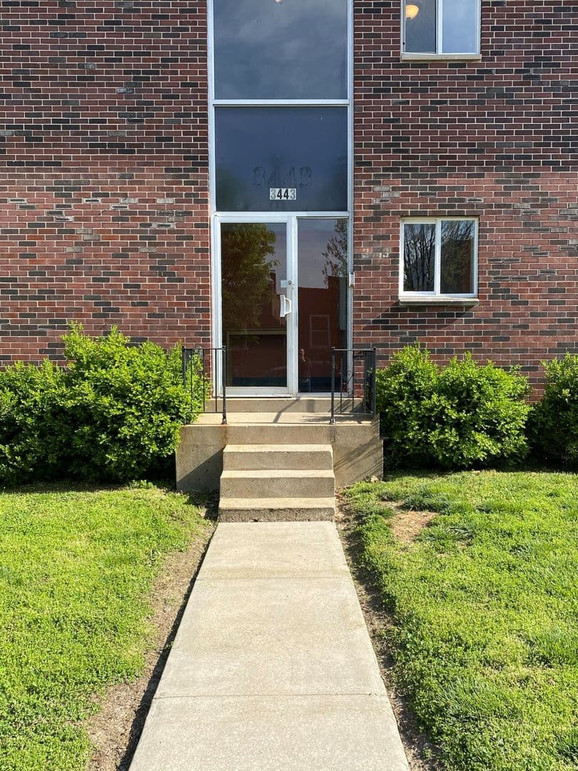 Saint Louis Apartment: 3443 Connecticut