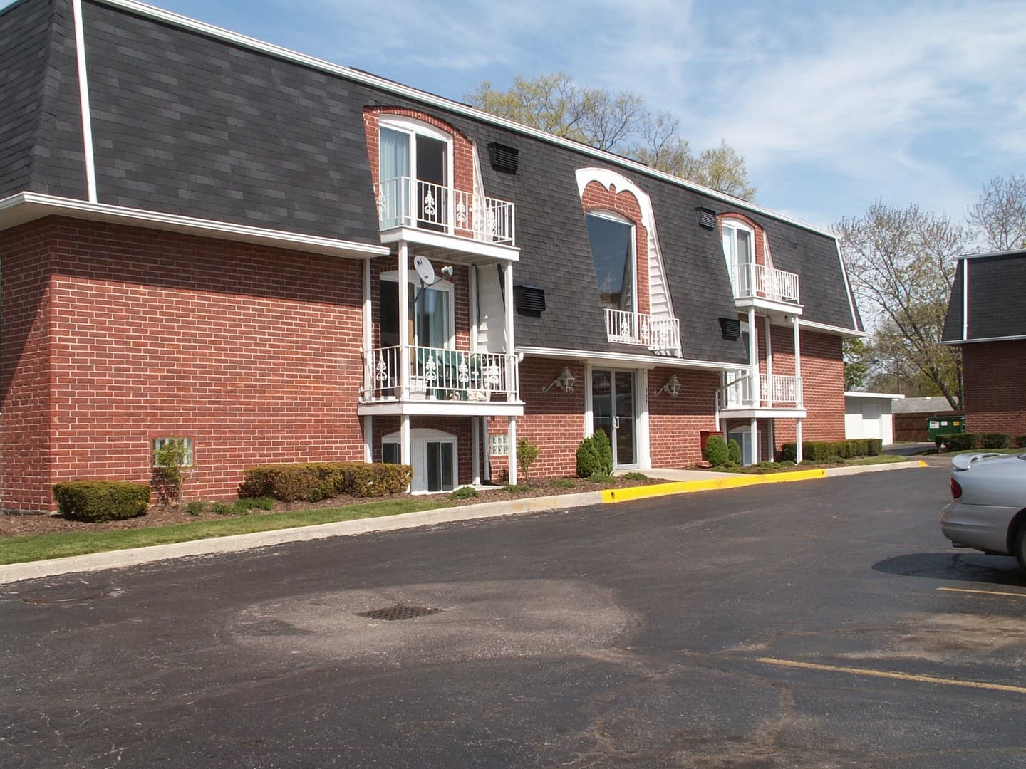 Troy Apartment: 995, 997 North Market St.