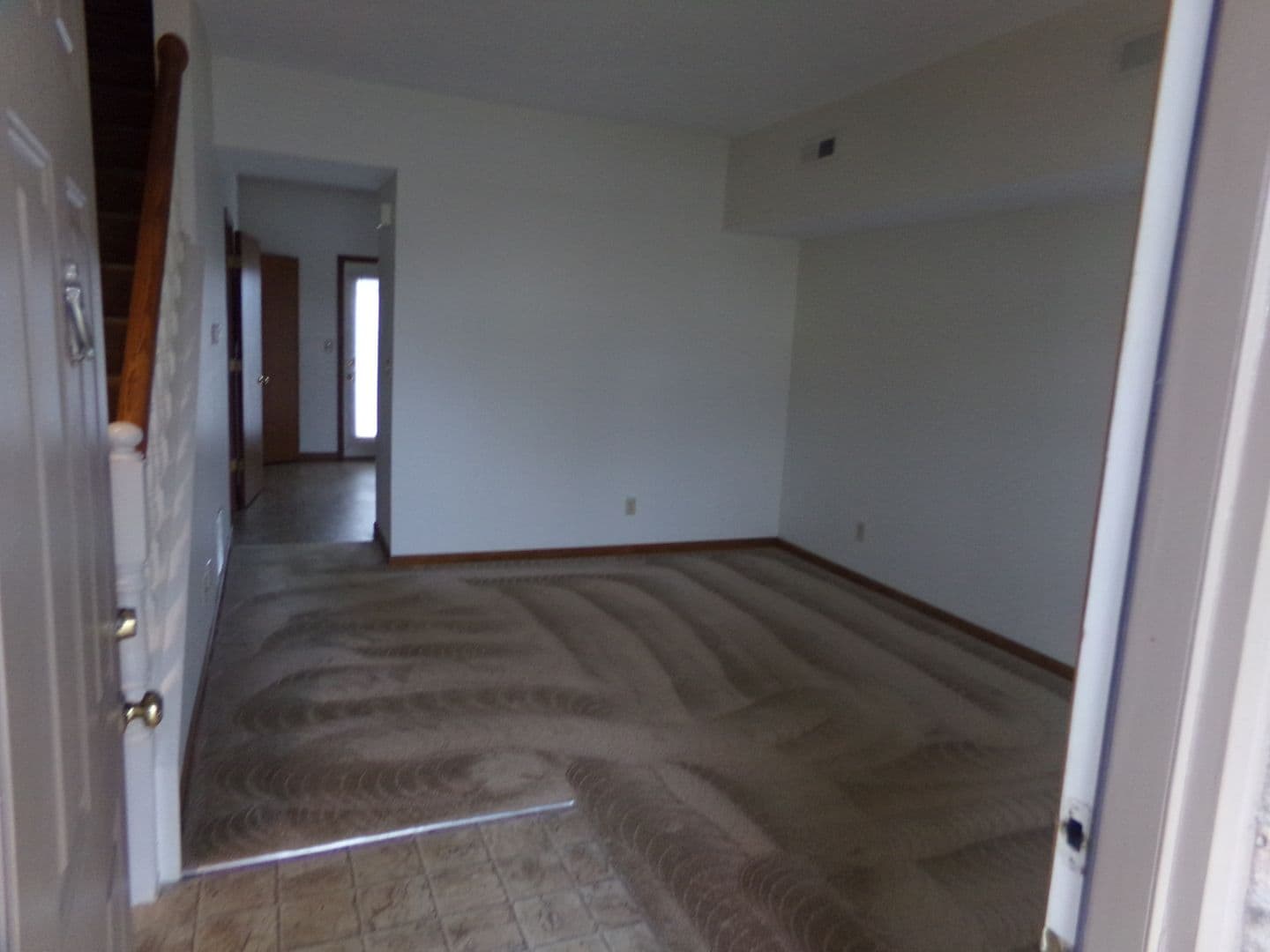Piqua Apartment: 1001, 1003, 1005, 1007 Jill Court