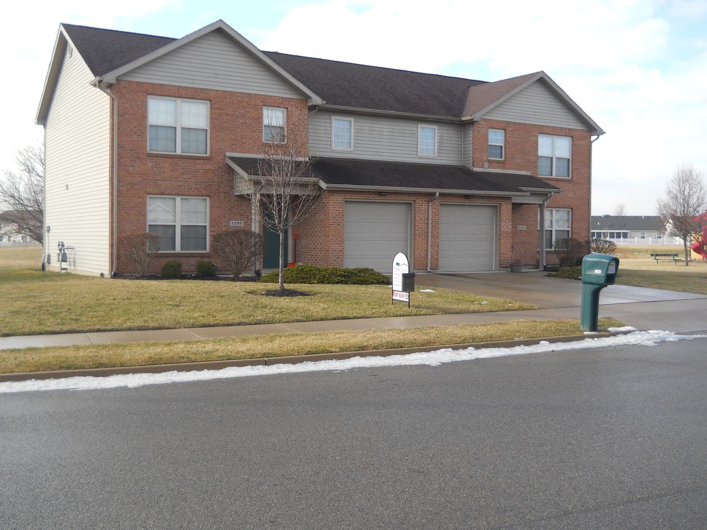 Troy Apartment: Meadowpoint Drive
