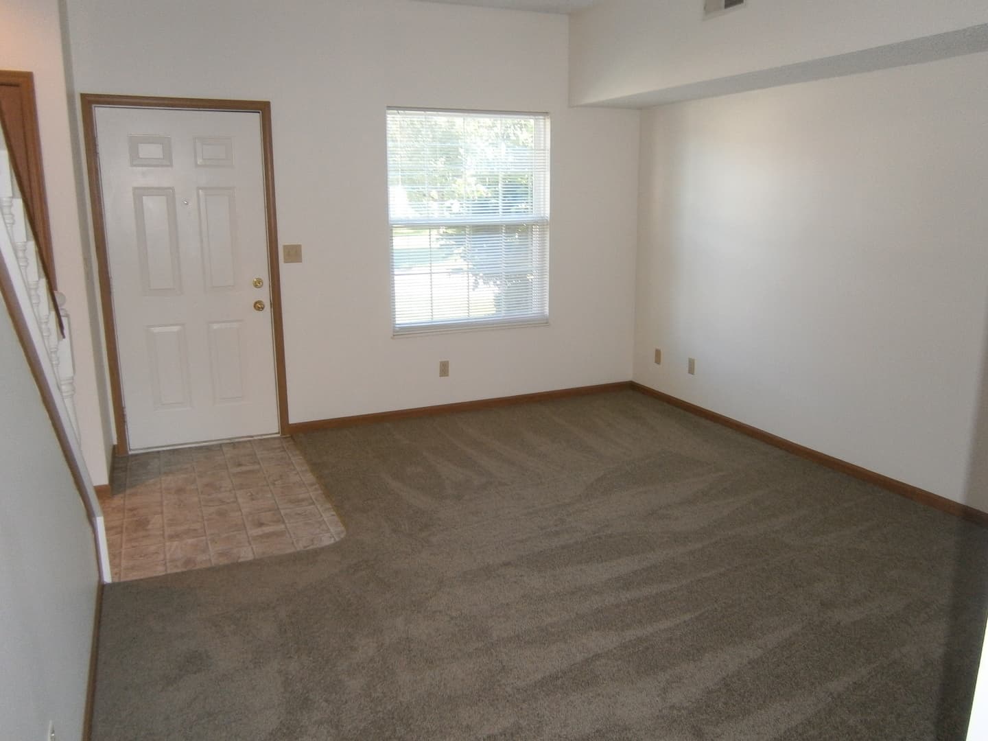 Piqua Apartment: 1001, 1003, 1005, 1007 Jill Court