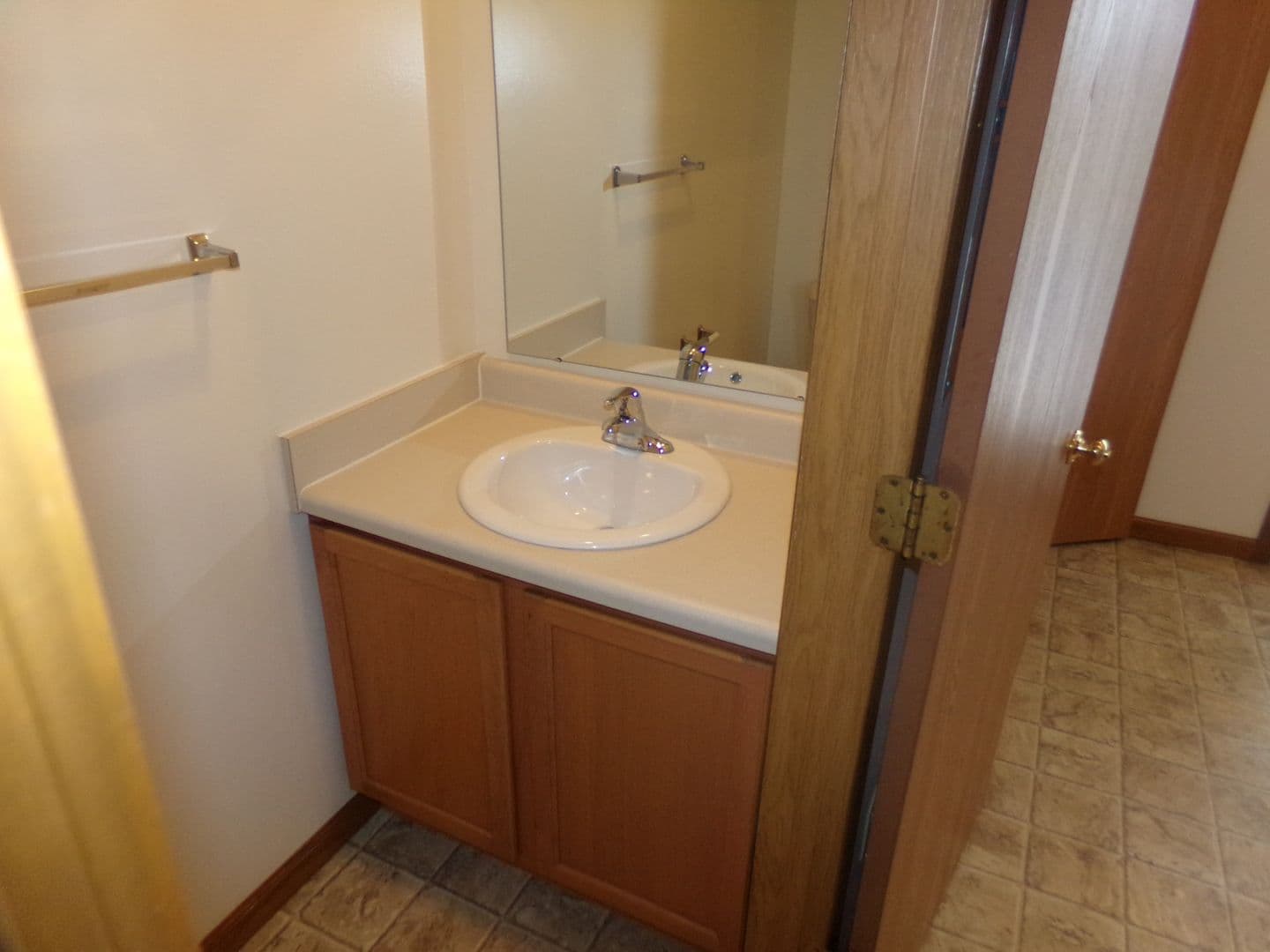Piqua Apartment: 1001, 1003, 1005, 1007 Jill Court