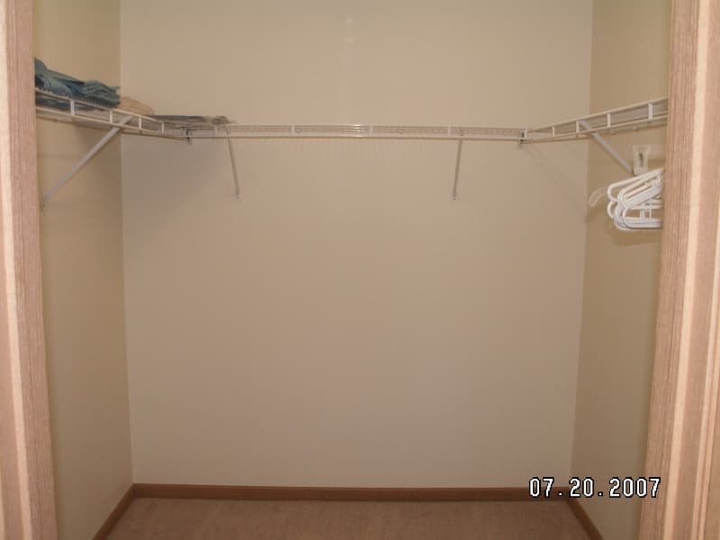 Troy Apartment: Meadowpoint Drive