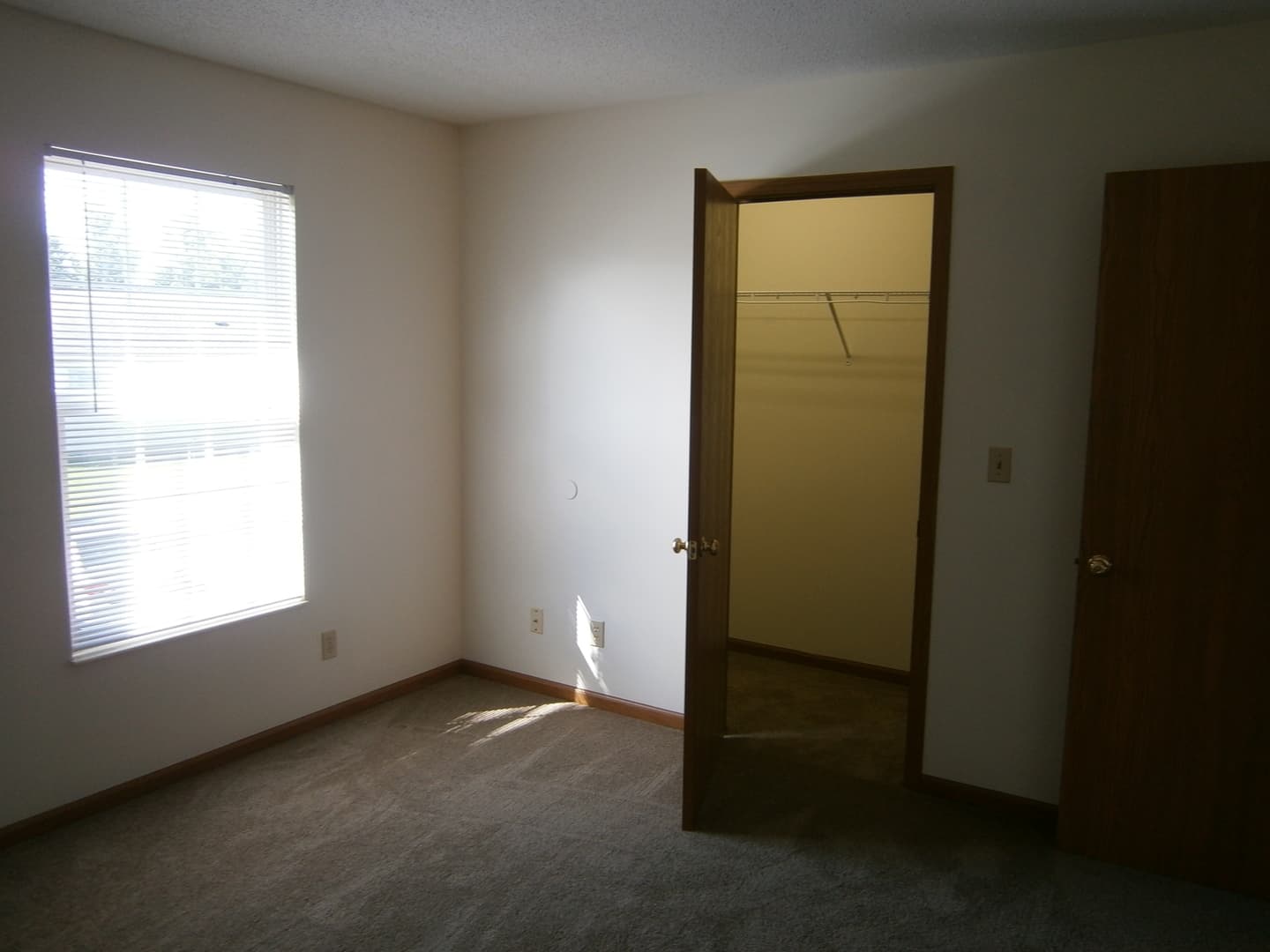 Piqua Apartment: 1001, 1003, 1005, 1007 Jill Court