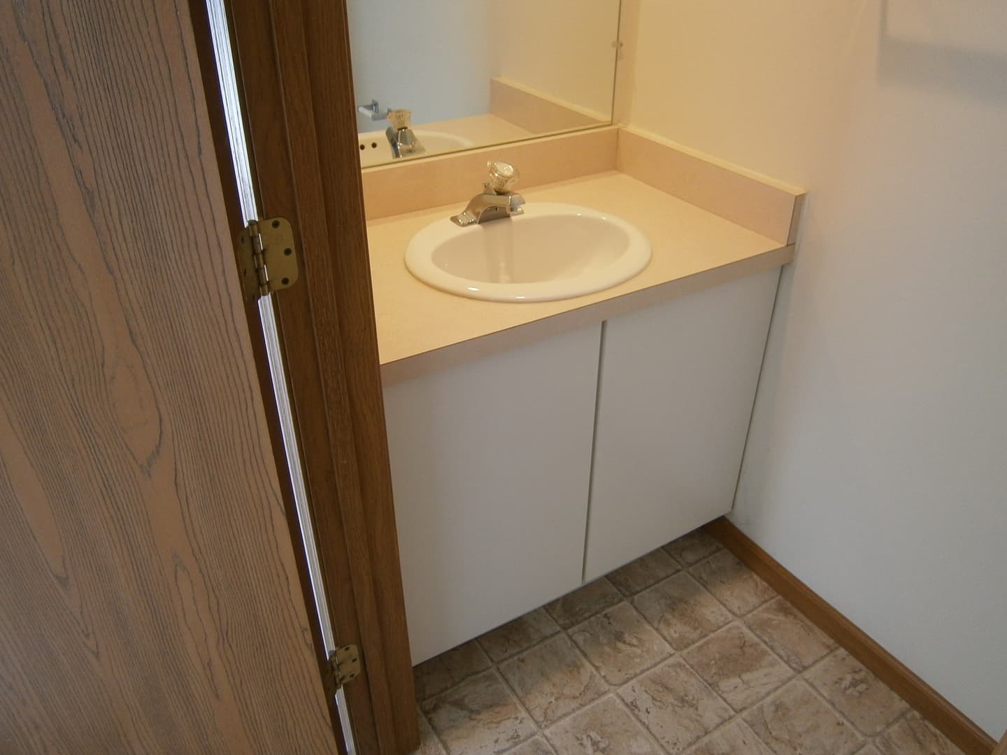 Piqua Apartment: 1001, 1003, 1005, 1007 Jill Court