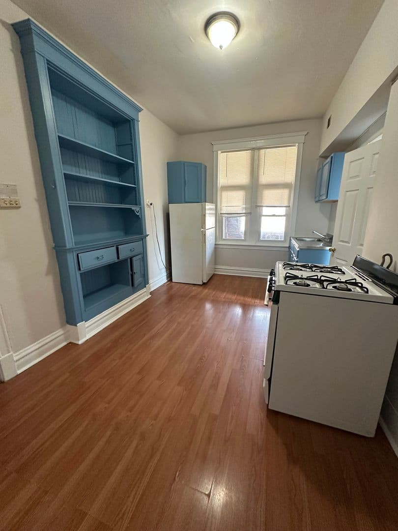 Chicago Apartment: 3150 W. Cermak Rd