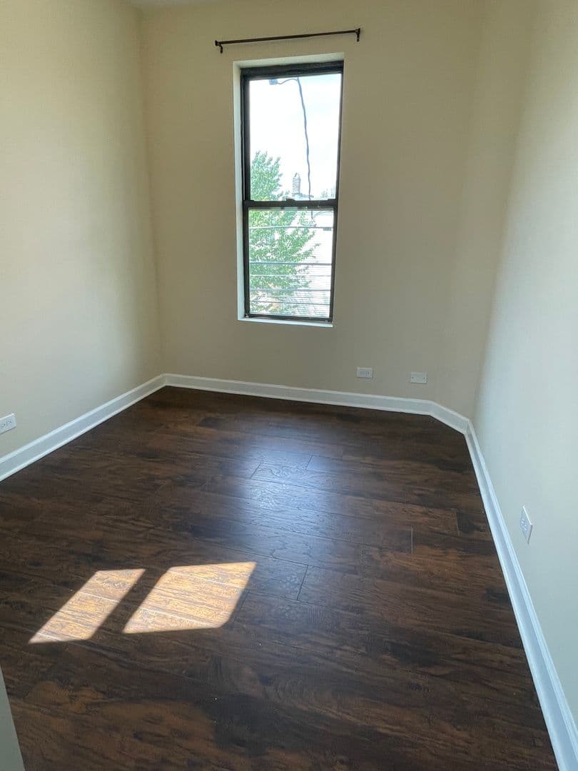 Chicago Apartment: 3042 W. Cullerton St